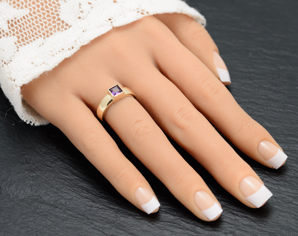 Square on sale finger ring