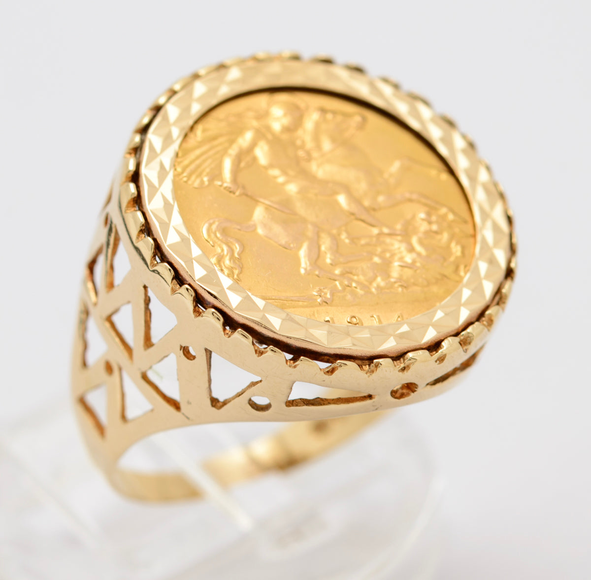 Ladies gold deals sovereign ring