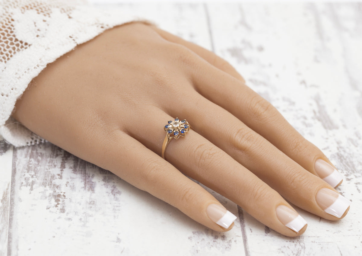 Vintage 9ct Yellow Gold Cluster Ring With Lab Created Sapphires & Clear Spinel (A2015)