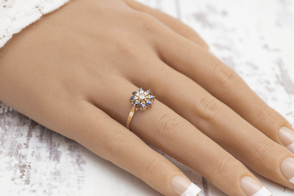 Vintage 9ct Yellow Gold Cluster Ring With Lab Created Sapphires & Clear Spinel (A2015)