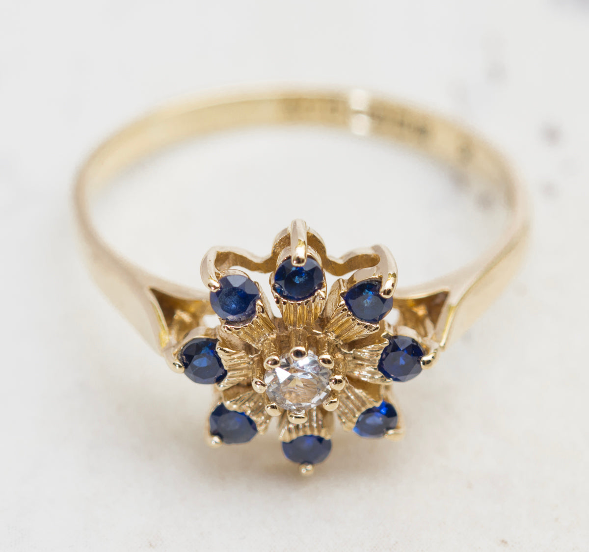 Vintage 9ct Yellow Gold Cluster Ring With Lab Created Sapphires & Clear Spinel (A2015)