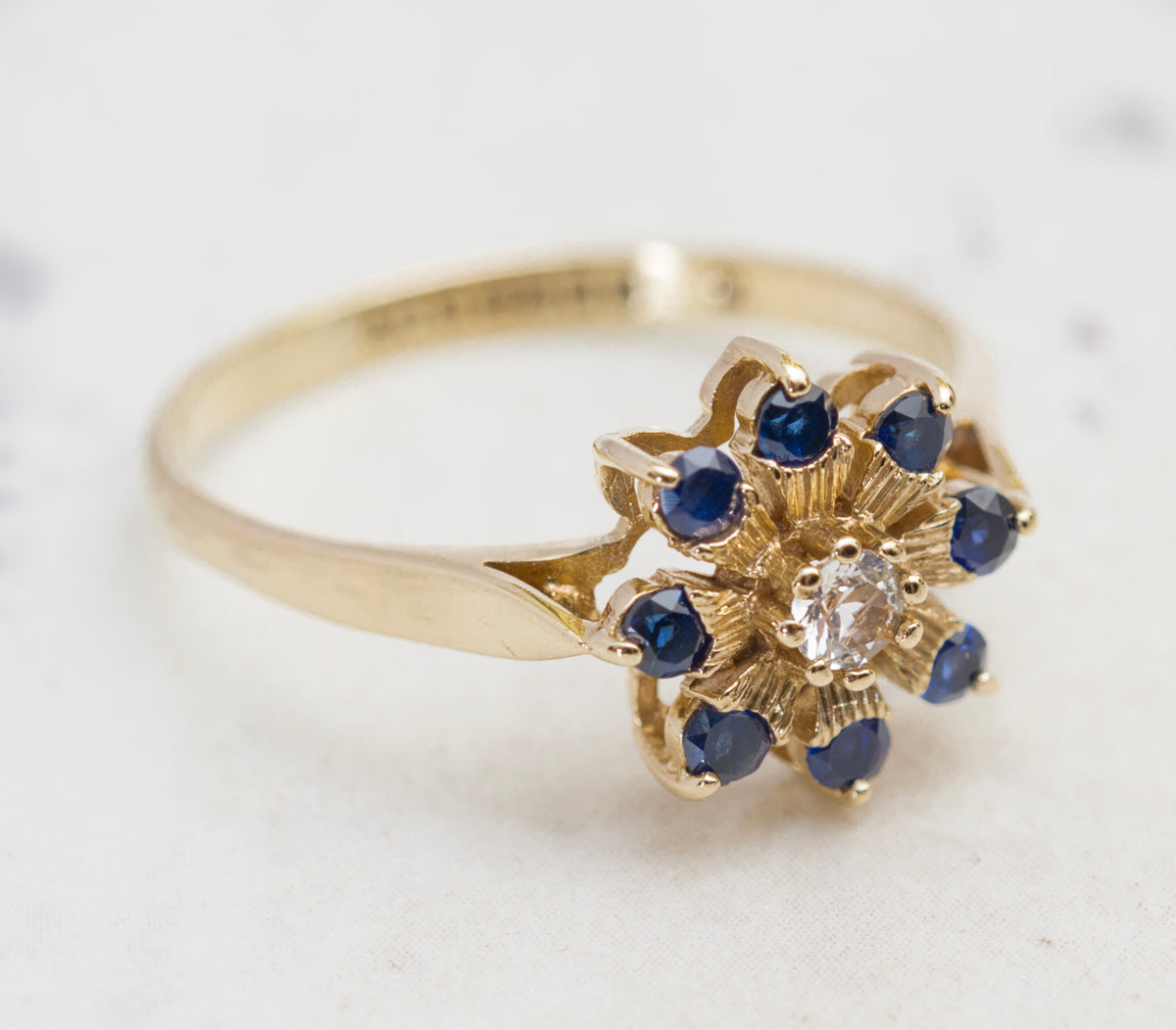 Vintage 9ct Yellow Gold Cluster Ring With Lab Created Sapphires & Clear Spinel (A2015)