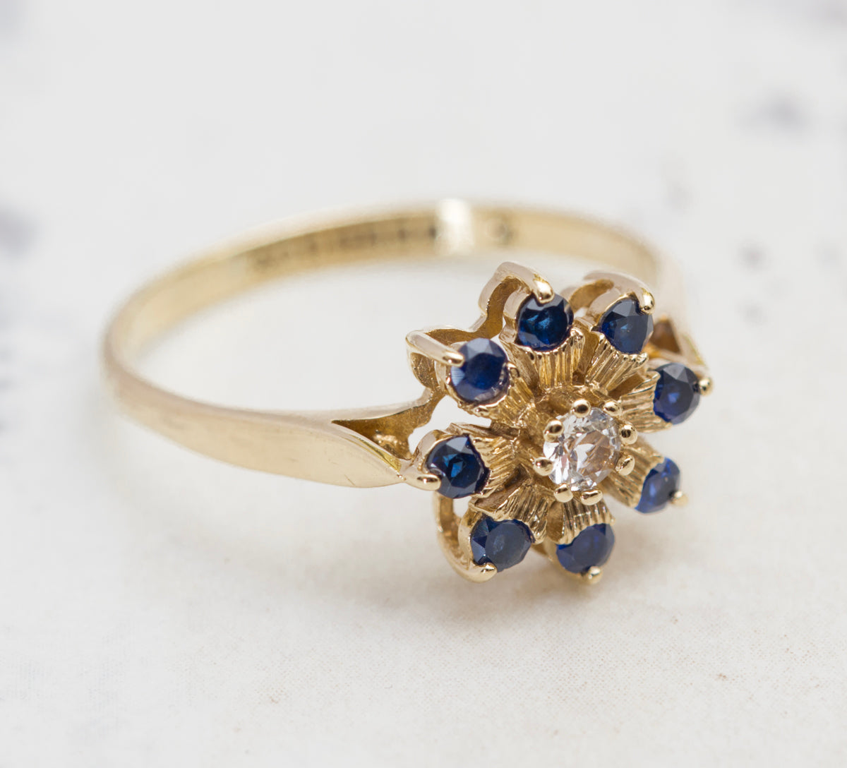 Vintage 9ct Yellow Gold Cluster Ring With Lab Created Sapphires & Clear Spinel (A2015)