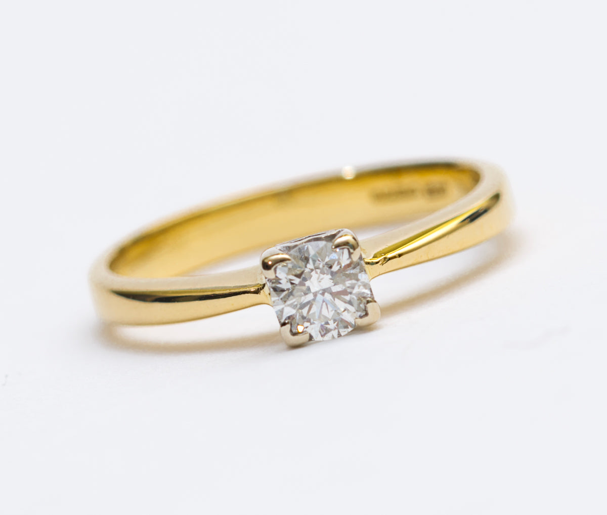 18ct Yellow Gold & Natural 1/3 carat Diamond Solitaire Engagement Ring Size N (A2025)