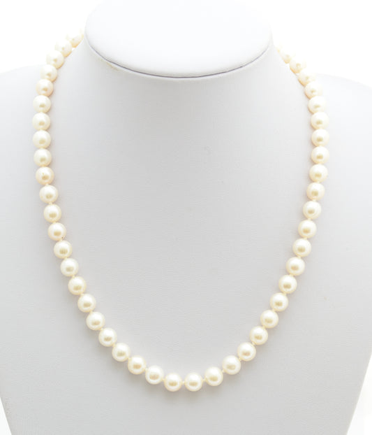 Vintage String Of Cultured Pearls Necklace With 9ct Gold Clasp - Boxed (A2105)