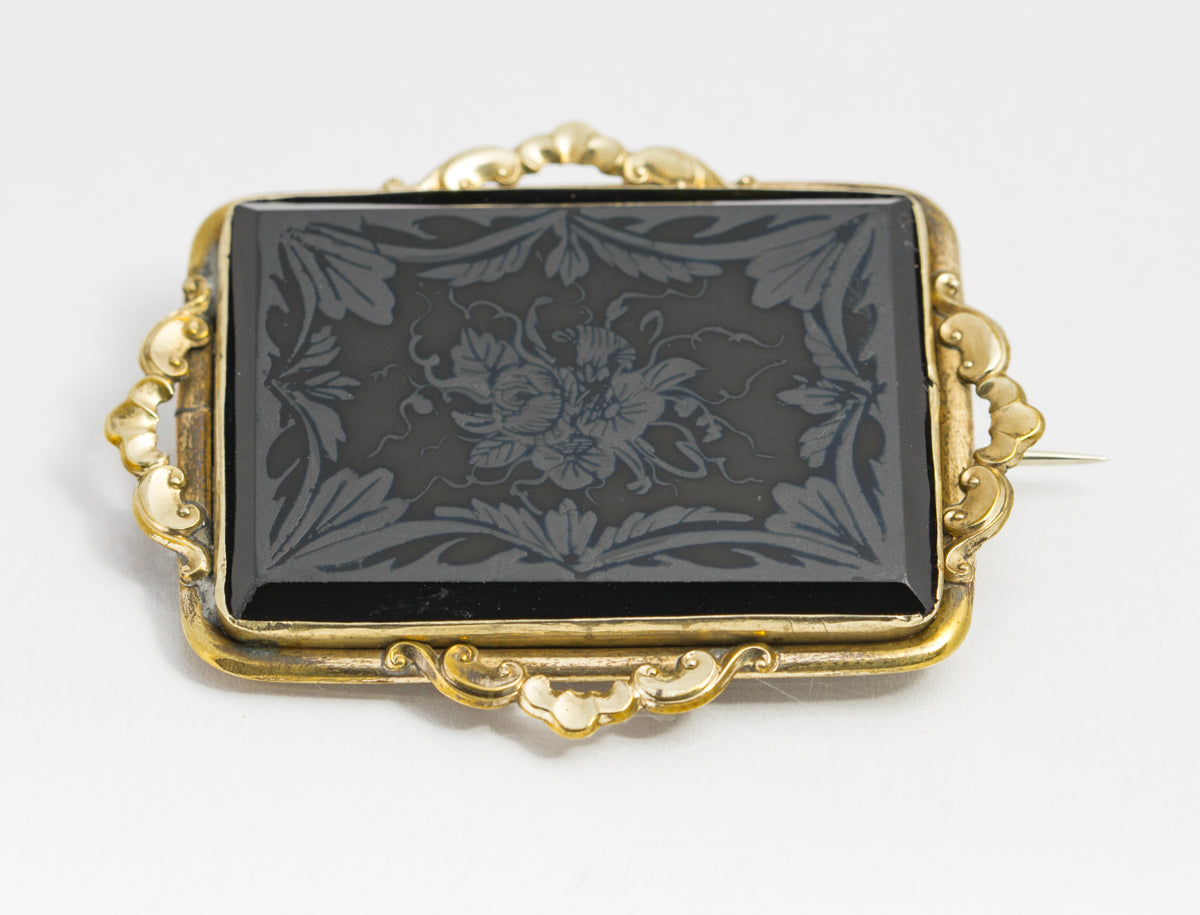 Antique Victorian Mourning Brooch With Etched Glass Panel & Gilt Metal Mount (A2123)