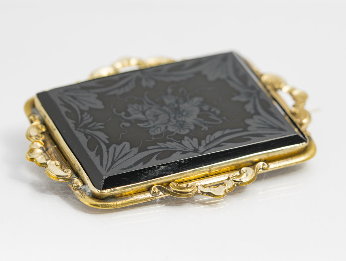 Antique Victorian Mourning Brooch With Etched Glass Panel & Gilt Metal Mount (A2123)