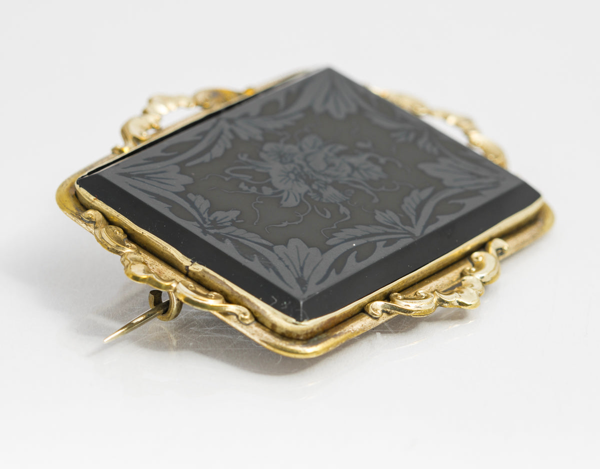 Antique Victorian Mourning Brooch With Etched Glass Panel & Gilt Metal Mount (A2123)