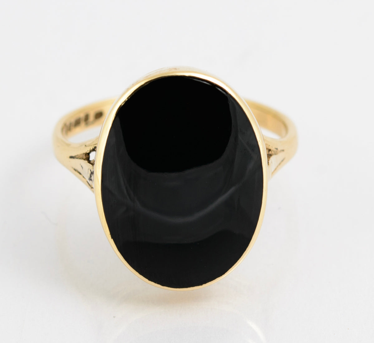 9ct Yellow Gold & Large Polished Black Jet Cabochon Ring Hallmarked 1995  (A2142)