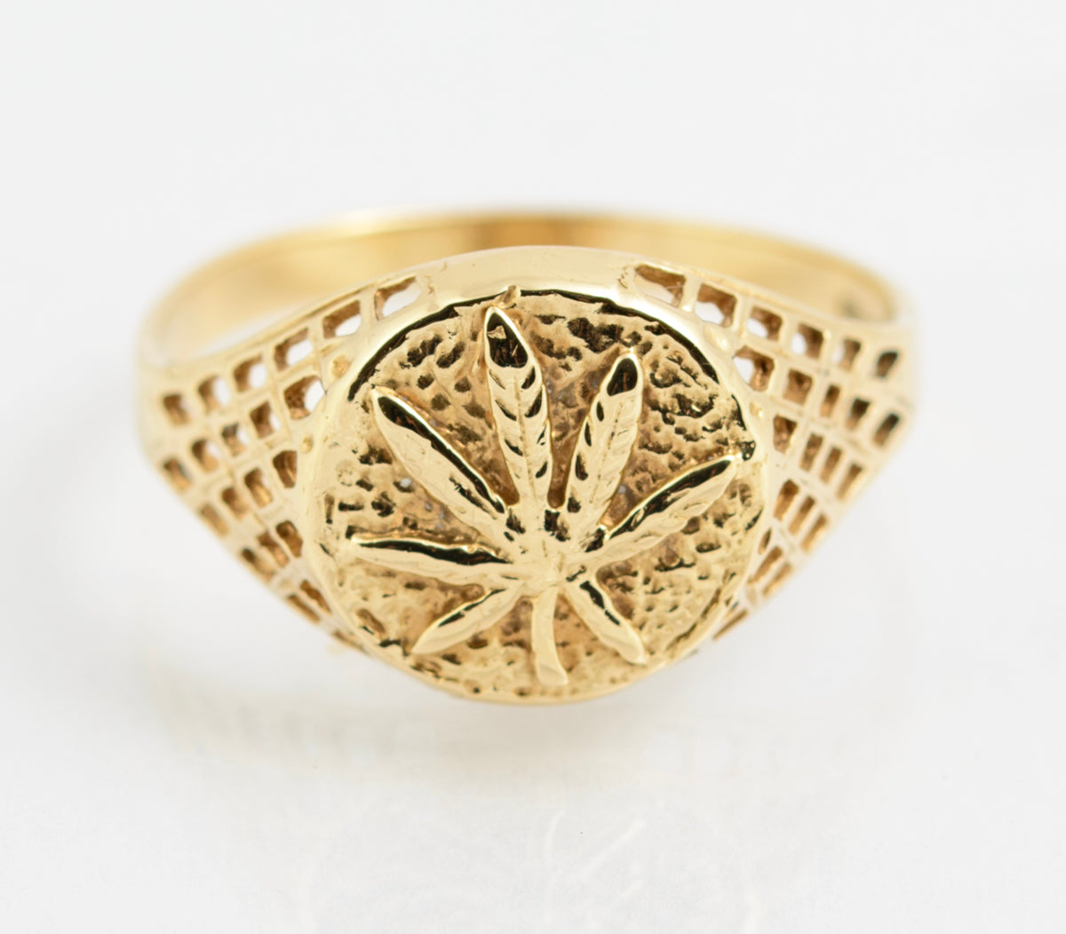 Vintage 9ct Yellow Gold Signet Ring With Spiky Leaf Design Hallmarked 1994 (A2145)