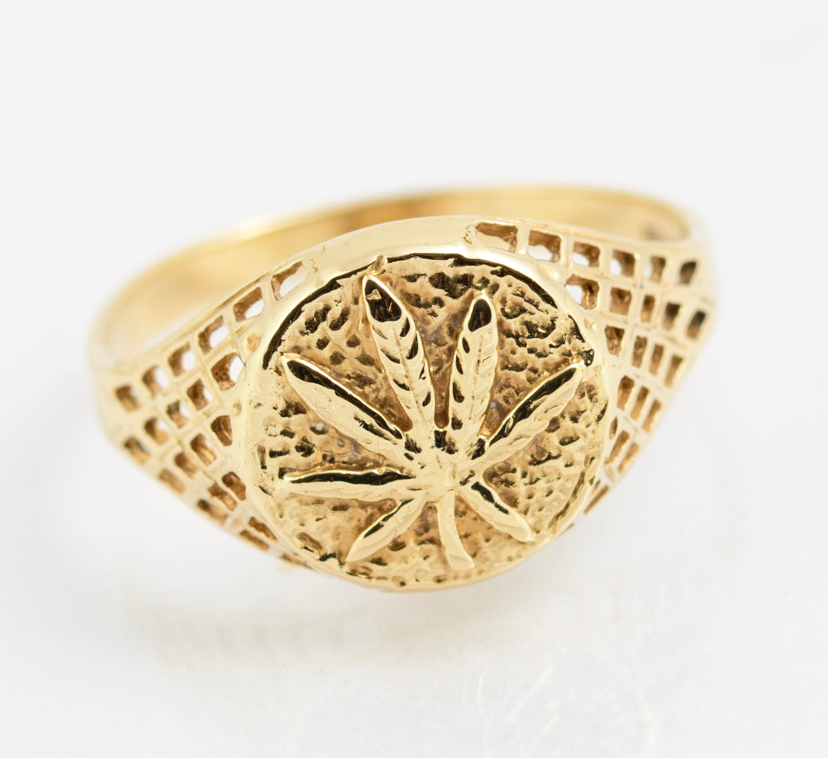 Vintage 9ct Yellow Gold Signet Ring With Spiky Leaf Design Hallmarked 1994 (A2145)