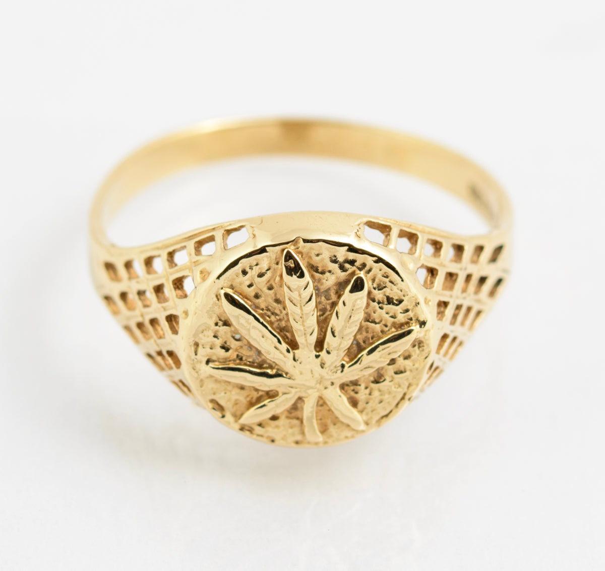 Vintage 9ct Yellow Gold Signet Ring With Spiky Leaf Design Hallmarked 1994 (A2145)