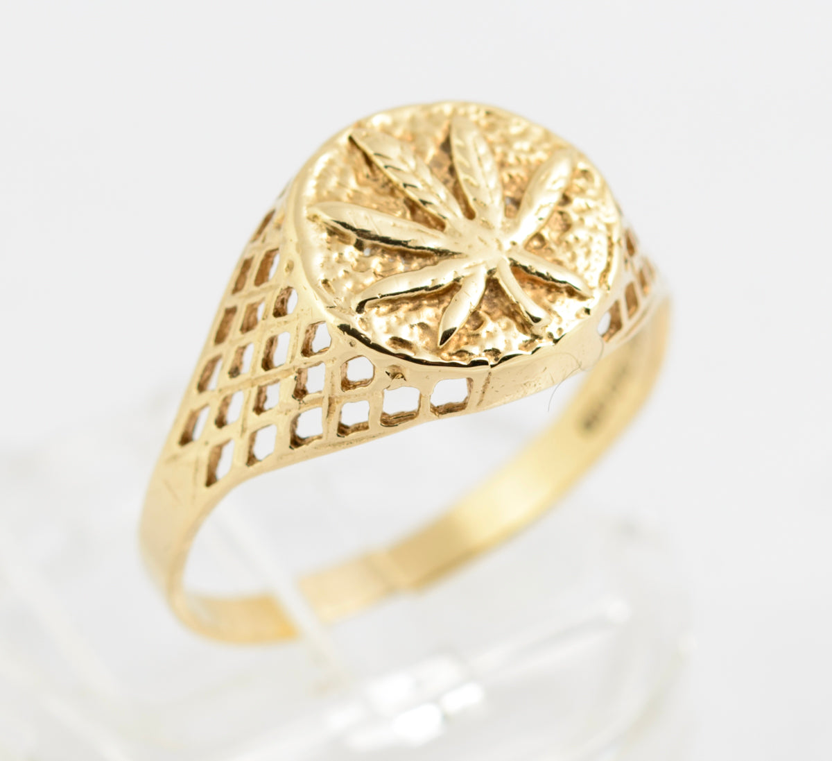 Vintage 9ct Yellow Gold Signet Ring With Spiky Leaf Design Hallmarked 1994 (A2145)