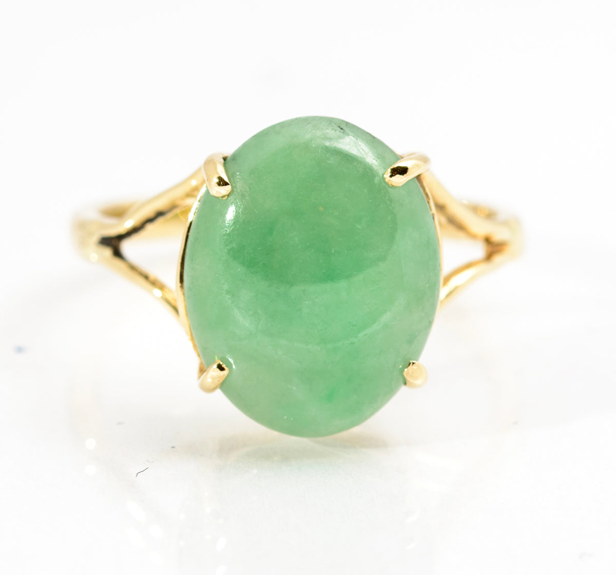 Vintage 9ct Yellow Gold & Green Jade Ring Polished Oval Cabochon Size P (A2153)