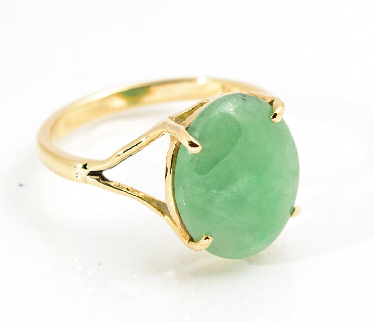 Vintage 9ct Yellow Gold & Green Jade Ring Polished Oval Cabochon Size P (A2153)