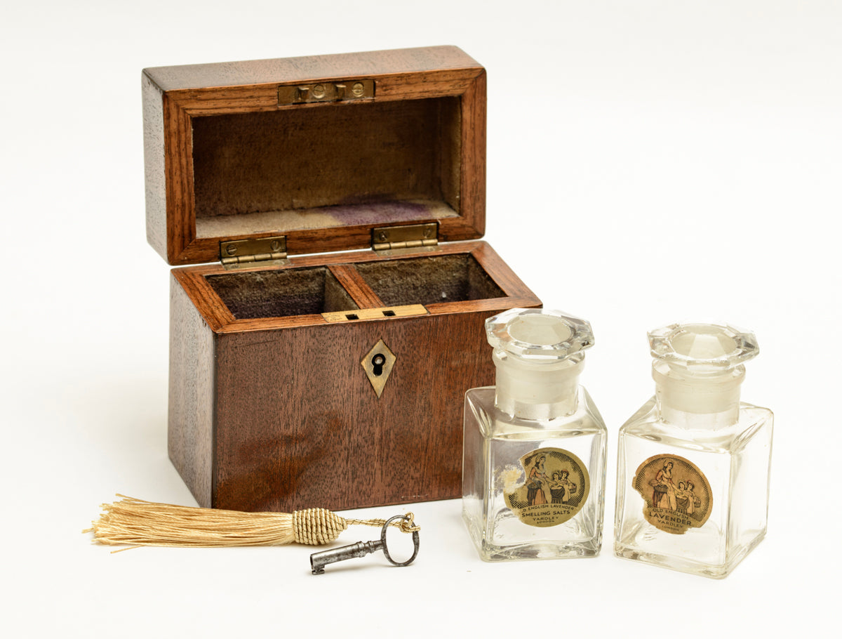 Antique Victorian Wooden Scent Box With 2 Yardley Perfume/Salt Bottles (A2168)