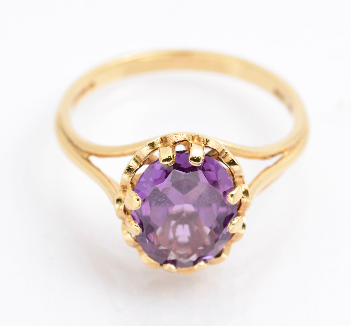 Vintage 9ct Yellow Gold Ring With 4 Carat Colour Change Sapphire (B2175)