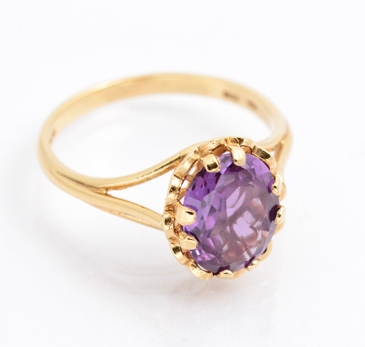 Vintage 9ct Yellow Gold Ring With 4 Carat Colour Change Sapphire (B2175)