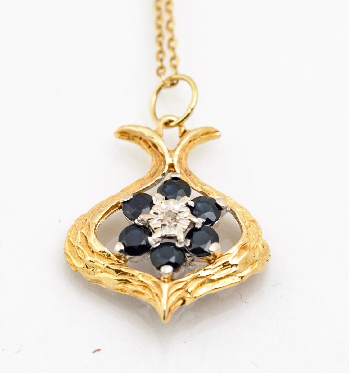 Vintage 9ct Yellow Gold Pendant & Chain Necklace - Natural Sapphires & Diamond (B2185)