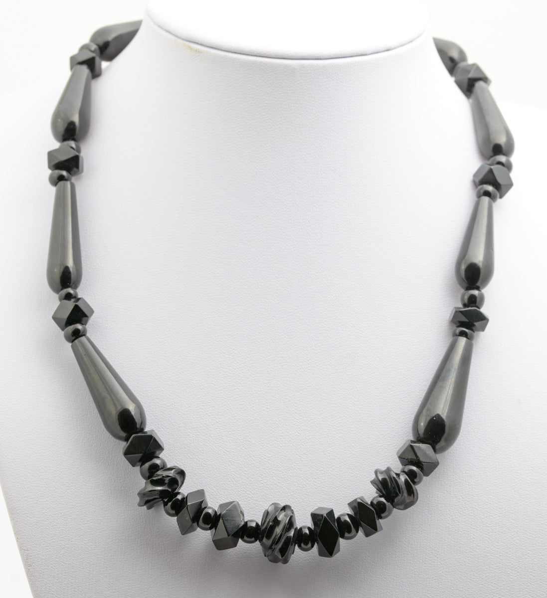 Antique Whitby Jet Victorian Mourning Necklace With Carved Beads c.1900 (B2222)