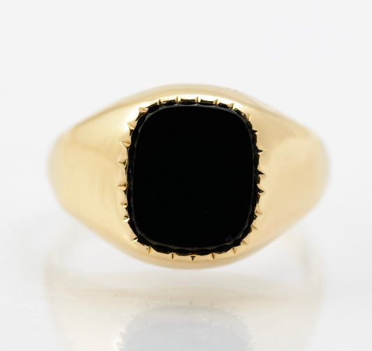 Vintage 9ct Yellow Gold Signet Ring With Black Onyx Flat Cabochon Hallmarked 1977 (B2252)