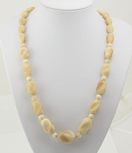 Vintage/Art Deco Carved Blond Horn Bead Necklace With Screw Clasp c.1930 (B2265)