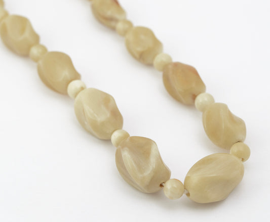 Vintage/Art Deco Carved Blond Horn Bead Necklace With Screw Clasp c.1930 (B2265)